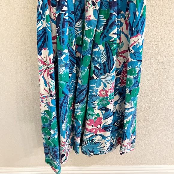 Vintage Inspired Off the Shoulder Skater Dress With Floral Hawaiian Print - Picture 7 of 12